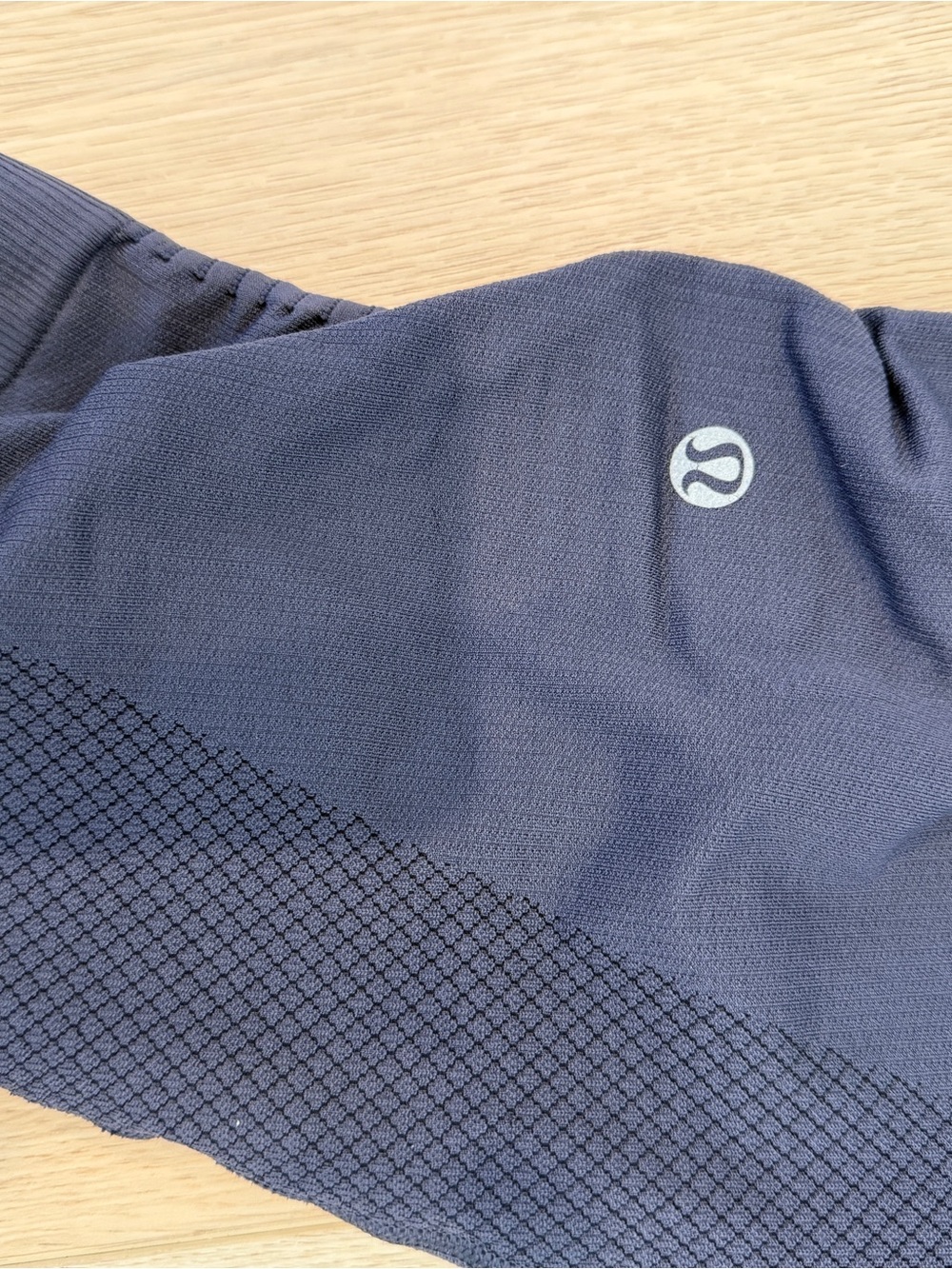 lululemon athletica Navy Seamless Cropped Capris 8 - Picture 4 of 10